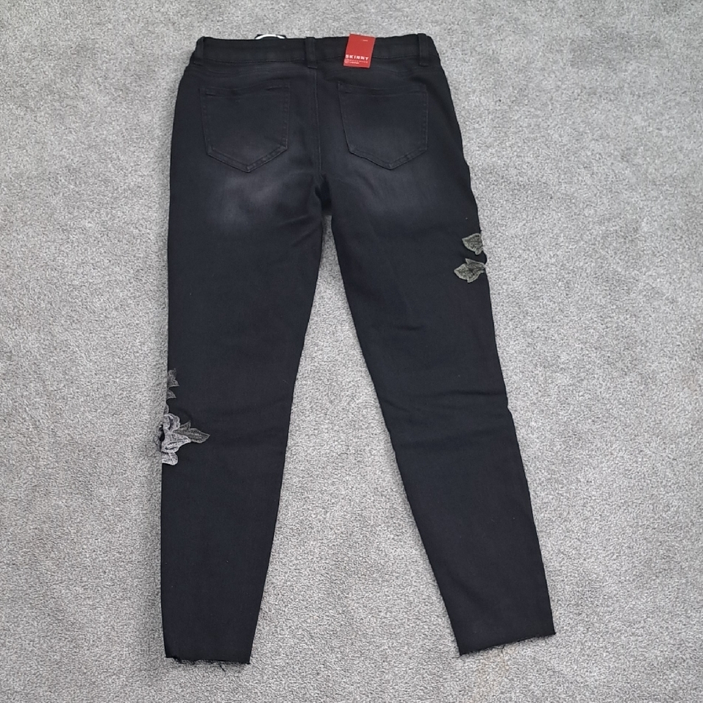 NWT Black Jeans with Floral Embroidery - Picture 5 of 6